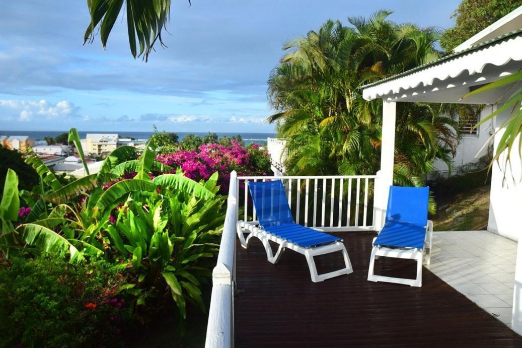 Le Lagon Bleu Bungalows Vue Sur Mer 350 M De La Plage in Sainte-Anne, Guadeloupe