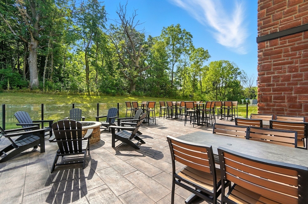 Cobblestone Hotel & Suites Bellefontaine - photo 91