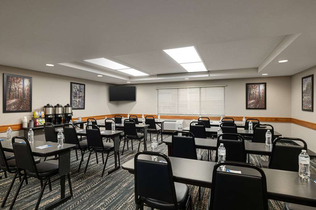 Americinn by Wyndham Lincoln South - photo 36