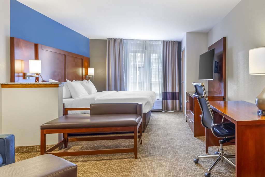 Comfort Suites Longmont - photo 22