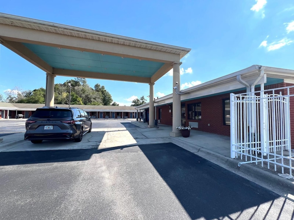 Lake Seminole Inn By Belvilla Marianna Hwy 90 - photo 18