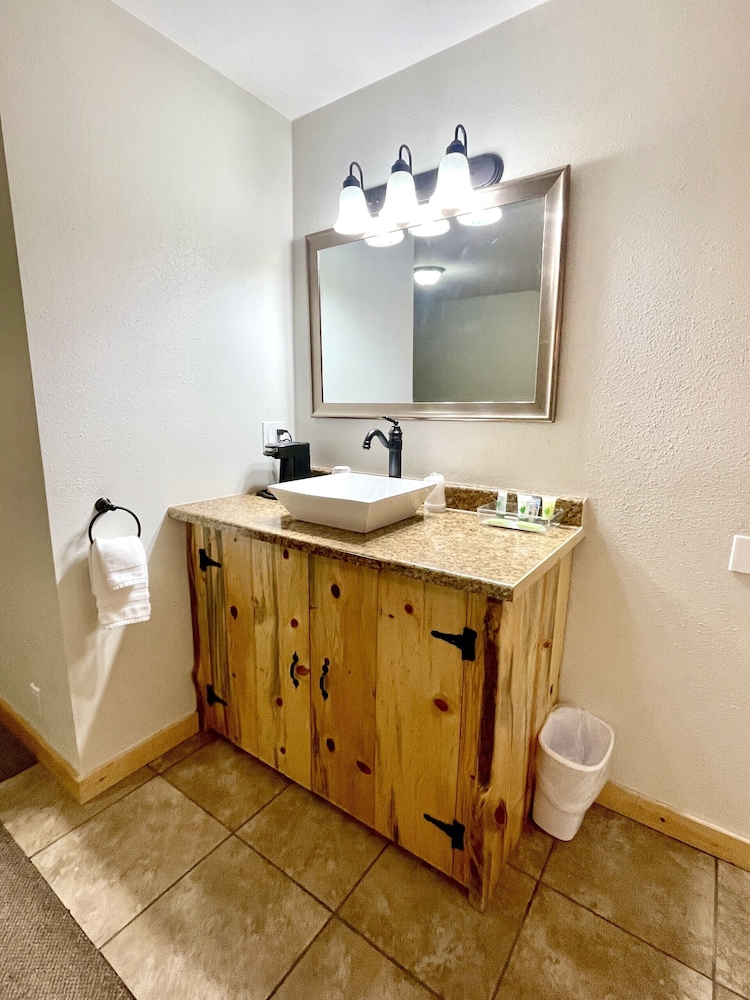 Carriage House Inn - photo 12