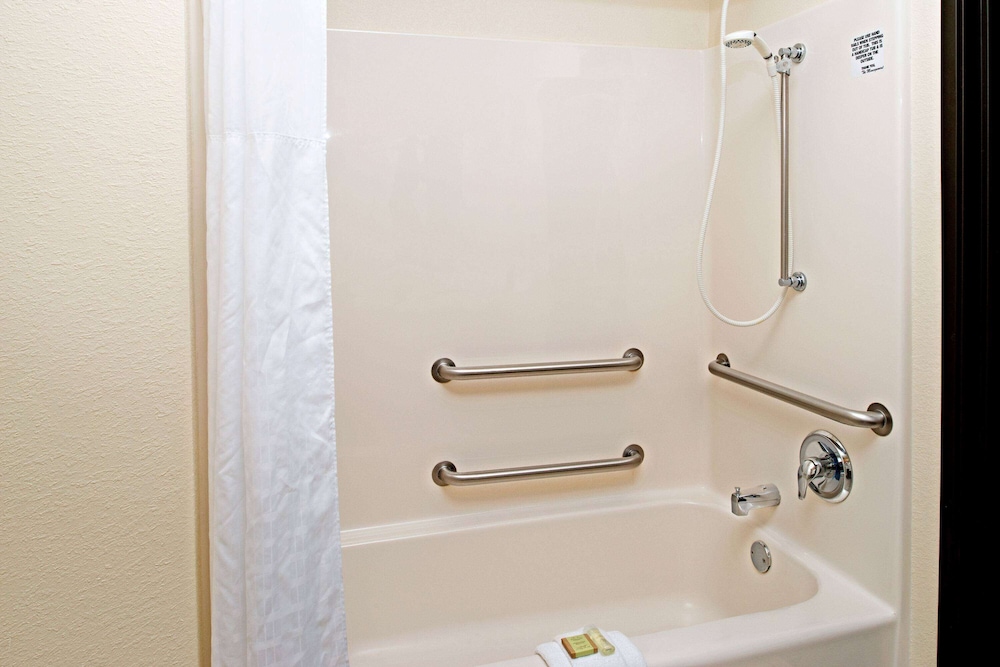 Super 8 by Wyndham Omaha Eppley Airport Carter Lake - photo 6