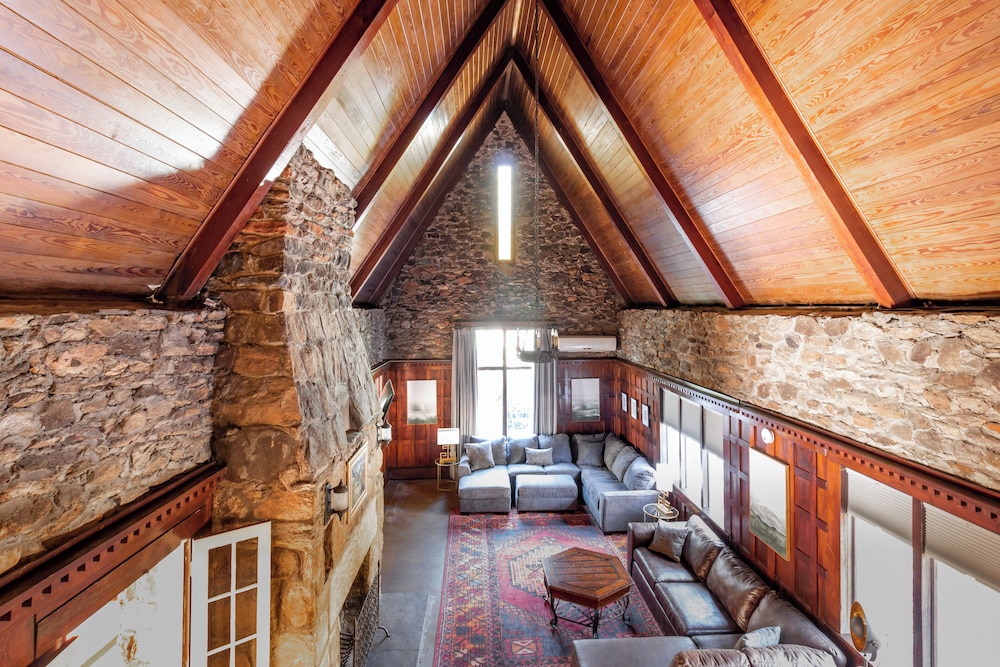 Royal in Columbus Midtown Columbus Castle — 4-Star Luxury Hotel in Columbus, United States
