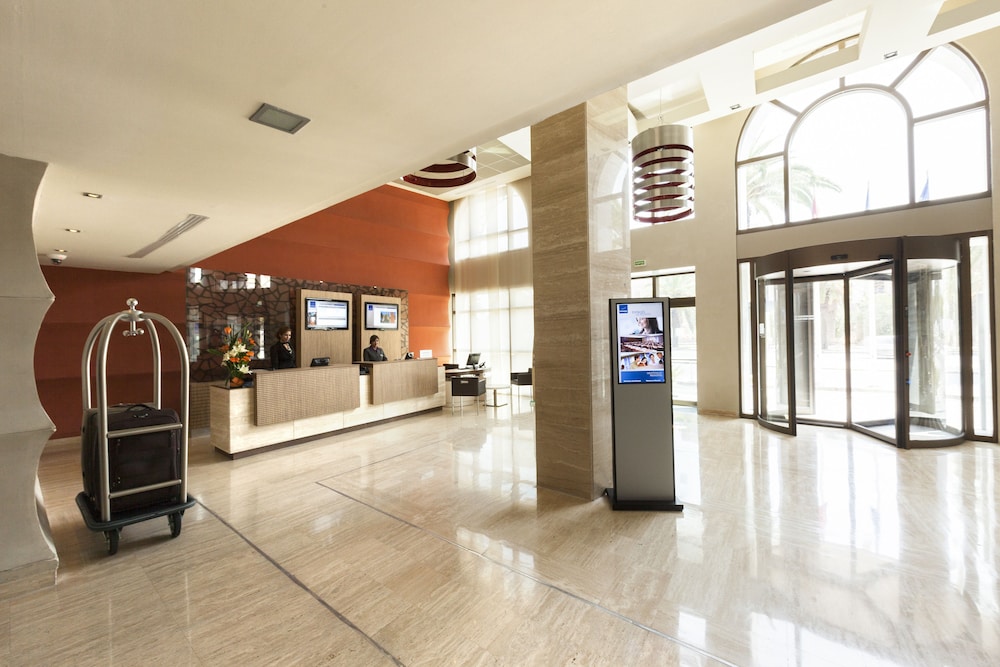 Novotel Tunis — 4-Star Luxury Hotel in Tunis, Tunisia
