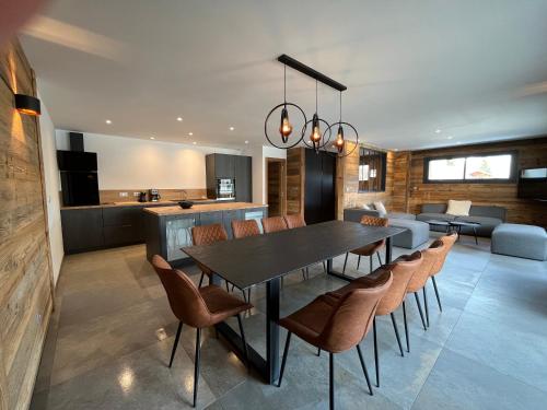 Appartement les Clochettes 1 Pied des pistes — 4-Star Luxury Hotel in Les Deux Alpes, France