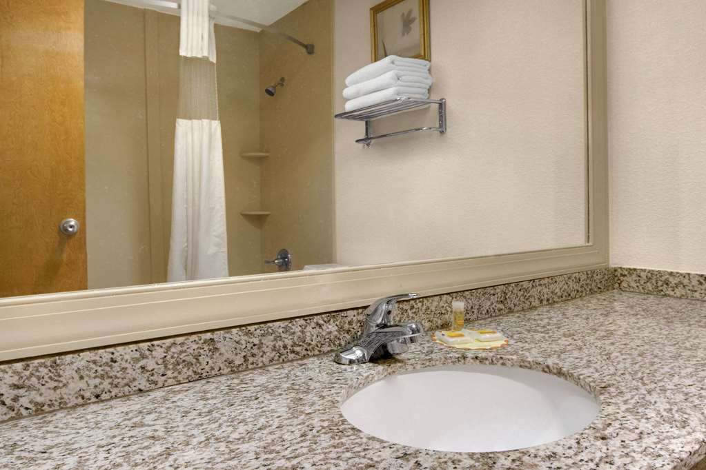 Days Inn by Wyndham Fayetteville South I 95 Exit 49 - photo 9