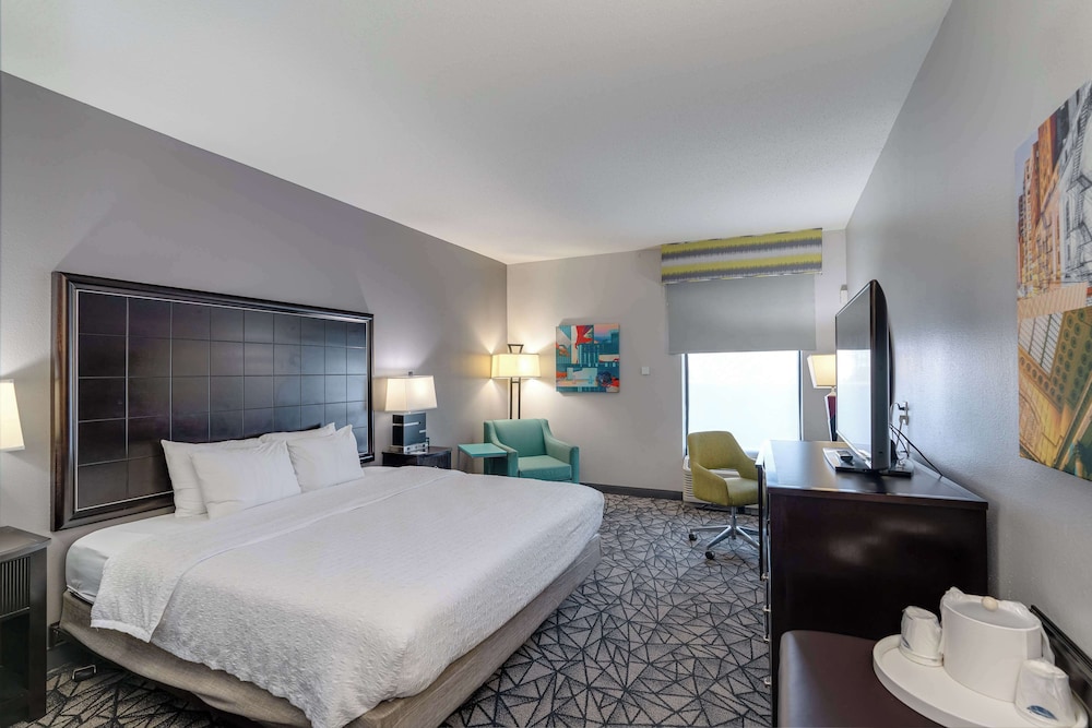 Hampton Inn Bloomington West - photo 14