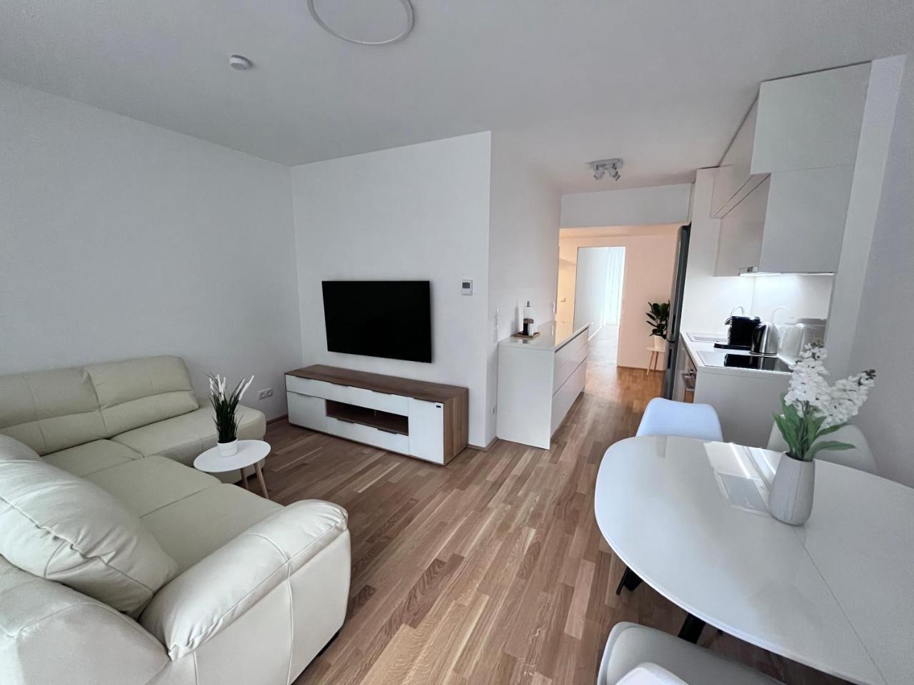 MOMENTIC Apartment riverside — 4-Star Luxury Hotel in Vienna, Austria