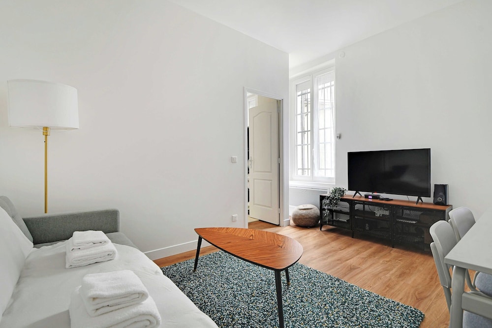Comfortable Apartment 1BD 4P Montmartre — 4-Star Luxury Hotel in Paris, France