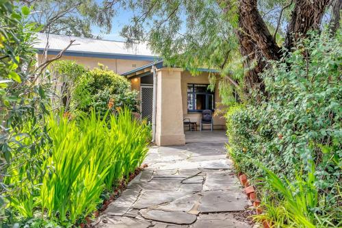 East Parklands Cottage A Dreamy Garden Hideaway — 4-Star Luxury Hotel in Adelaide, Australia
