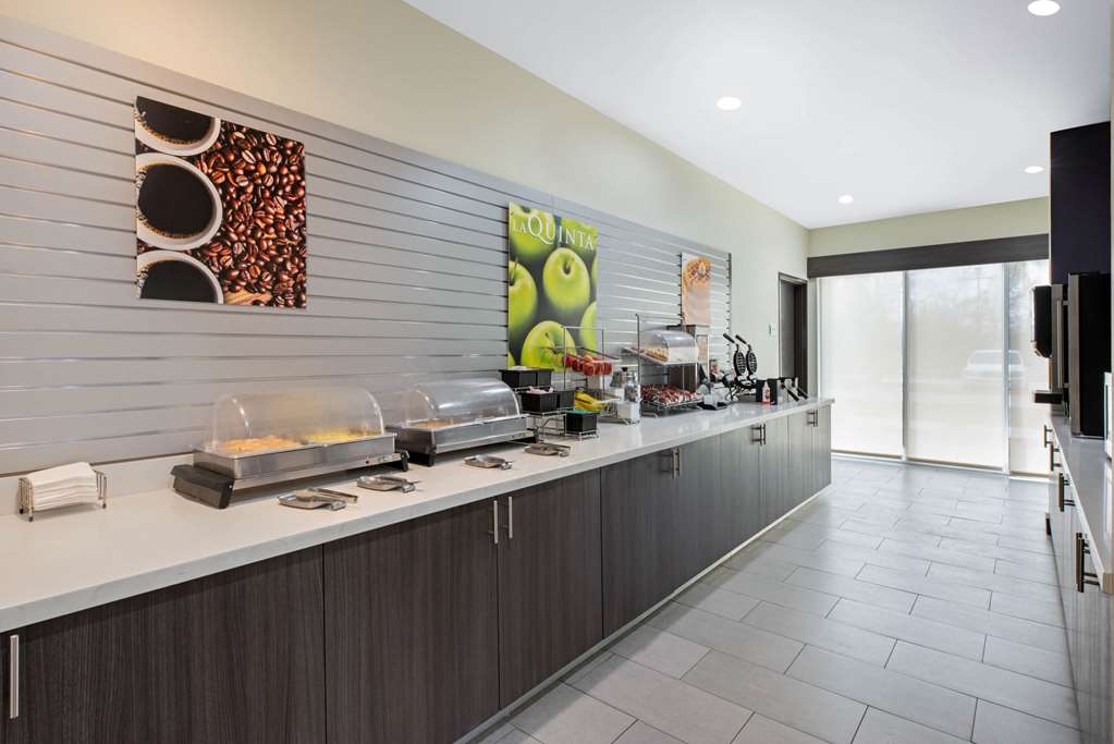 La Quinta Inn & Suites by Wyndham Lake Charles Westlake - photo 27