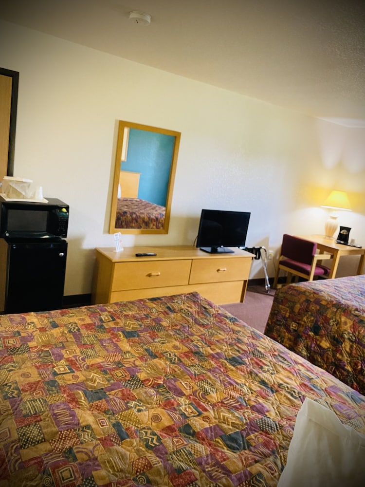 Herington Inn & Suites - photo 5