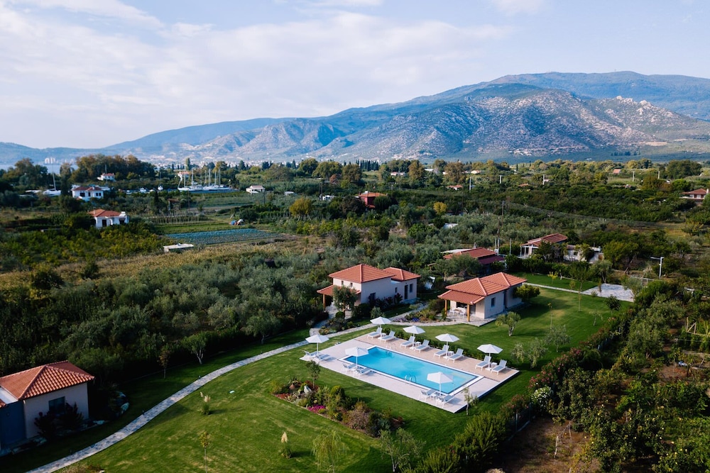 Elite Cottages Adults Only — 4-Star Luxury Hotel in Volos, Greece