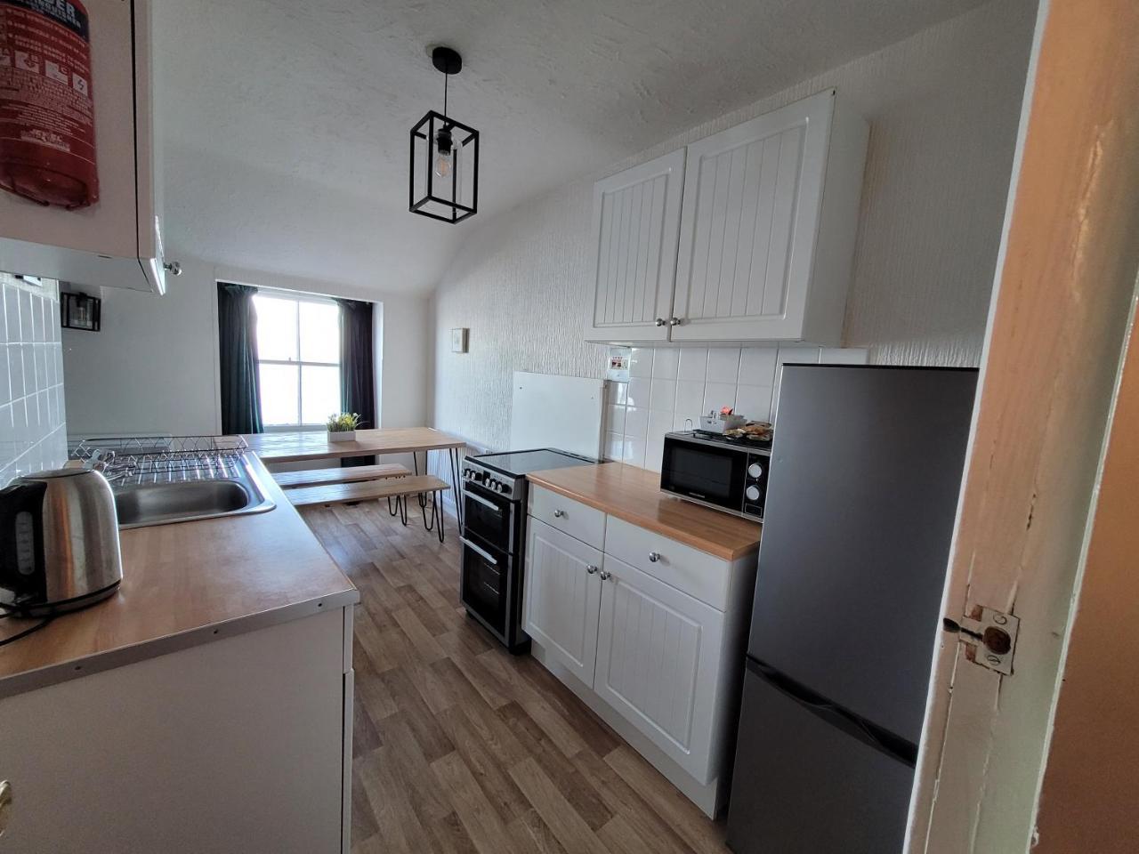 Sea View flat 4 fast WIFI & FREE parking