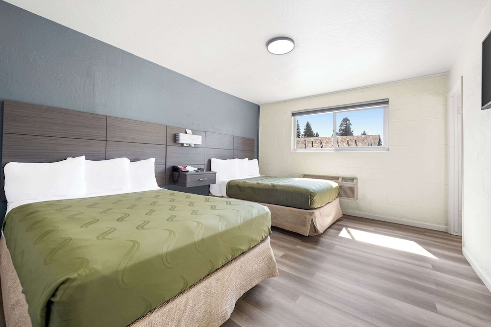 Econo Lodge Inn & Suites Heavenly Village Area - photo 22