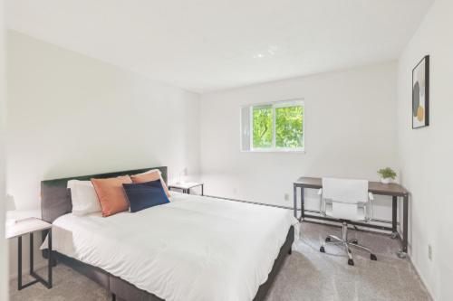 Midtown 3402I Cozy & Comfy I Free Parking — 4-Star Luxury Hotel in Parma, United States