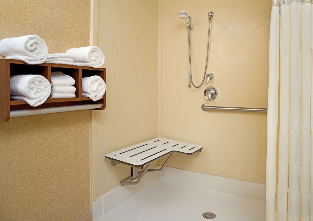 Hampton Inn & Suites Pittsburgh Meadow Lands - photo 15