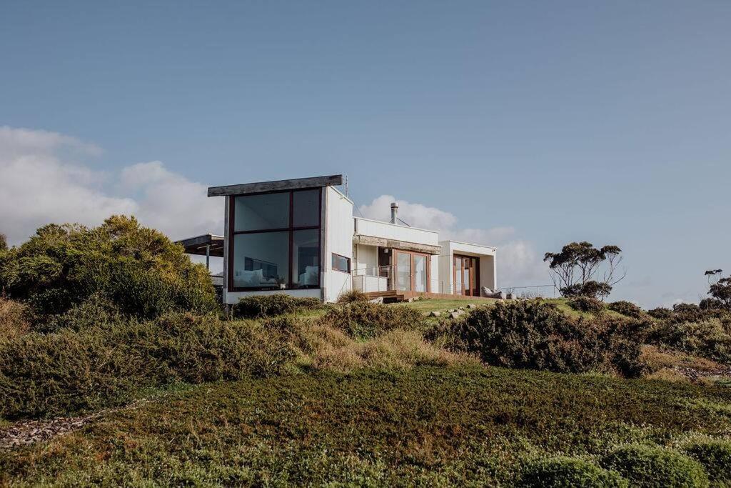 Miramar Beach House — 5-Star Luxury Hotel in Seymour, Australia