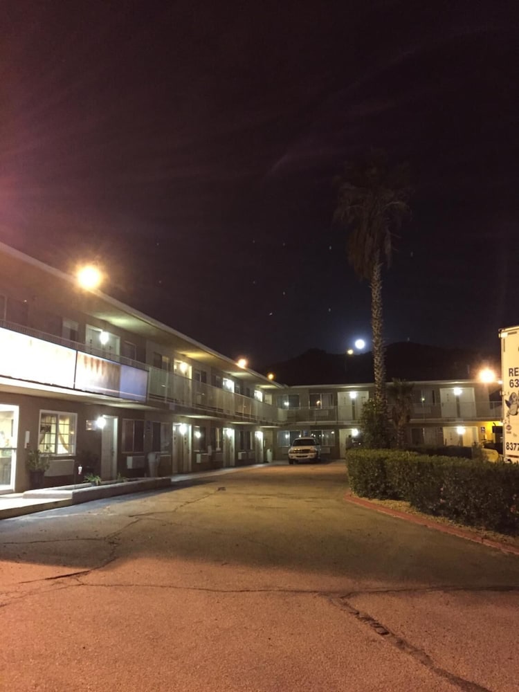 Hilltop Inn & Suites - photo 36