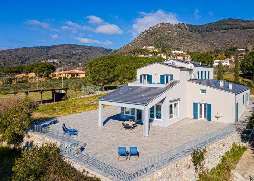 B&B Villa Costanza — 4-Star Luxury Hotel in Capoliveri, Italy