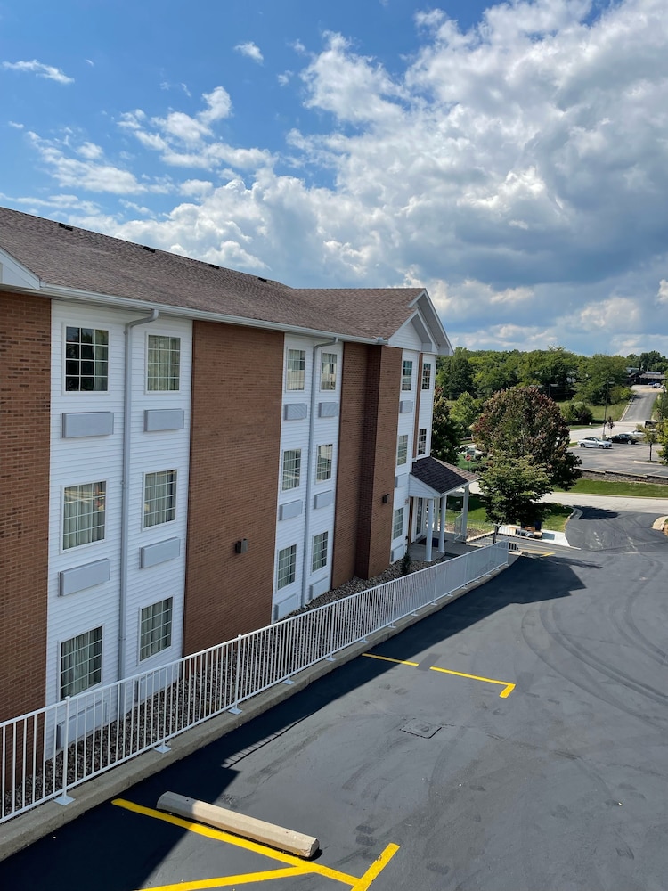 Schmidt's Creek Hotel - photo 32