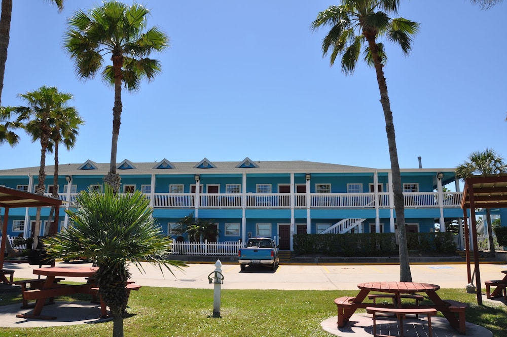Plantation Suites & Conference Center - photo 41