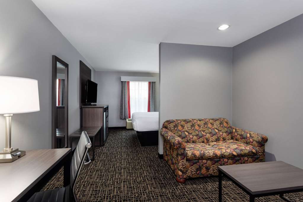 Ramada by Wyndham Sellersburg Louisville North - photo 31