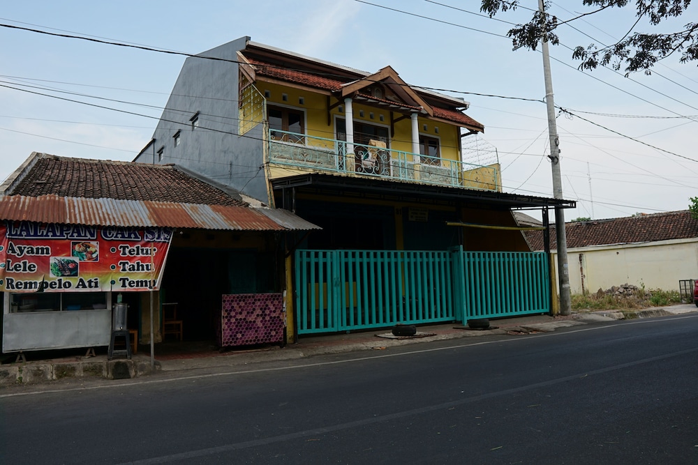Hotel O Yoko Kost Syariah — Bondowoso