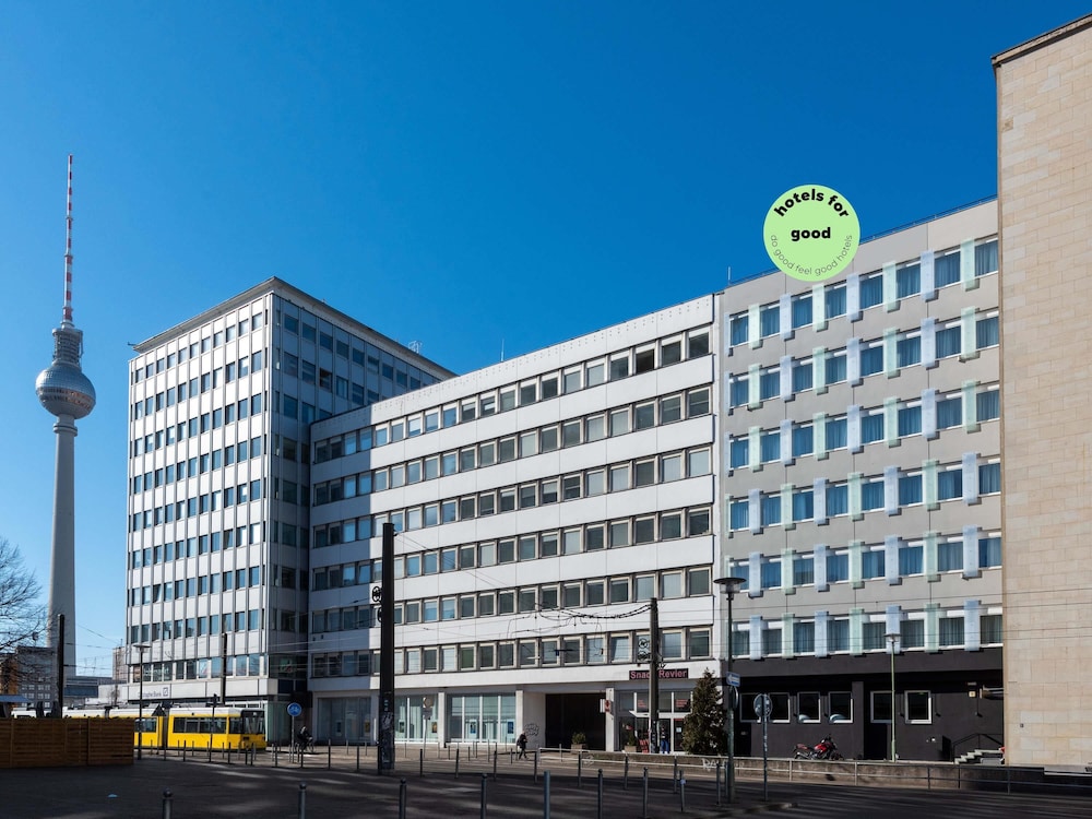 greet Berlin Alexanderplatz - last minute hotel in Berlin