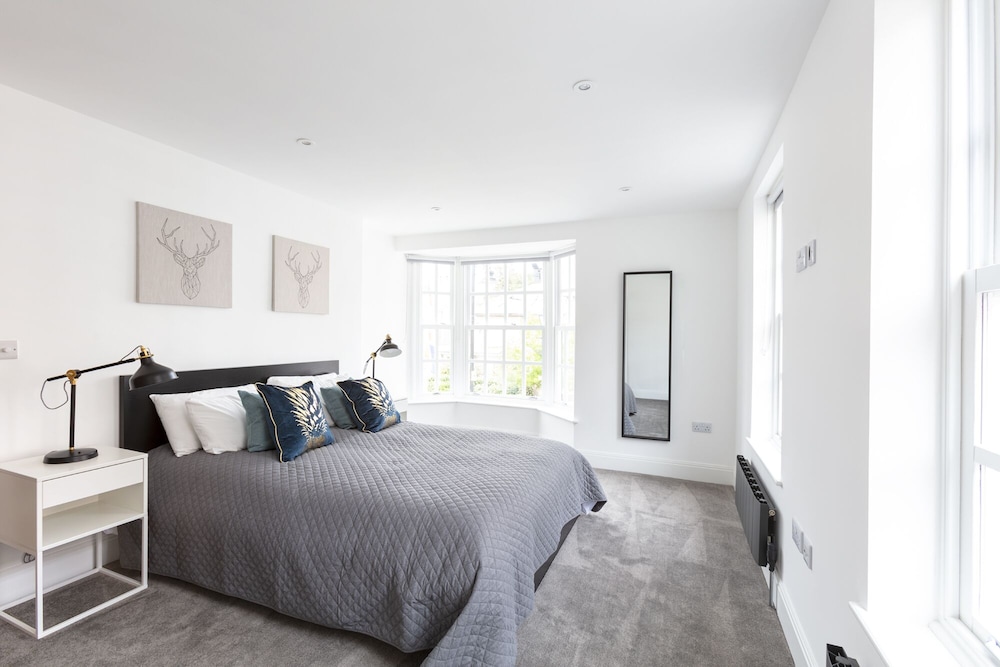 Hampden Apartments The Louis — 4-Star Luxury Hotel in Eton, United Kingdom