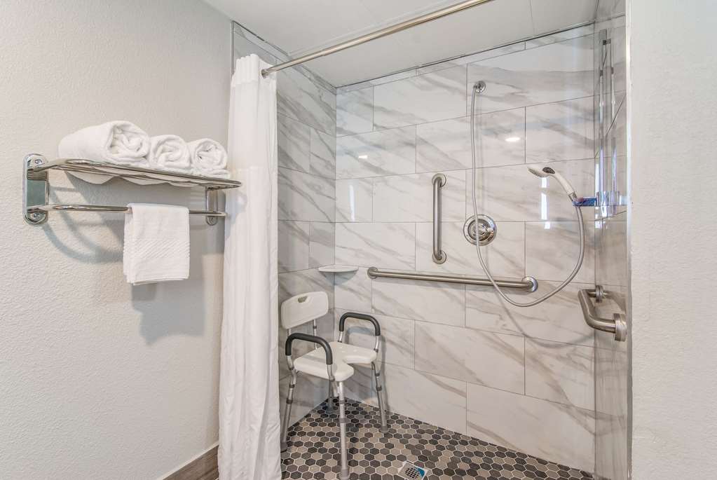 Clarion Pointe South Boston Danville East - photo 8