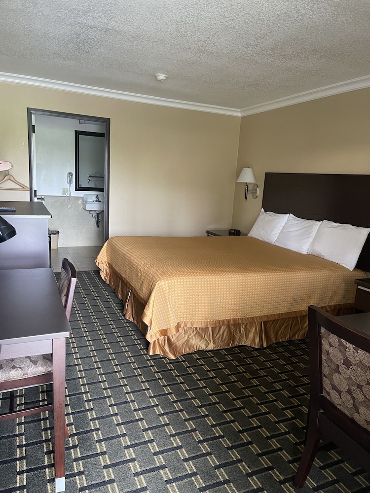 Chino Motel - photo 16