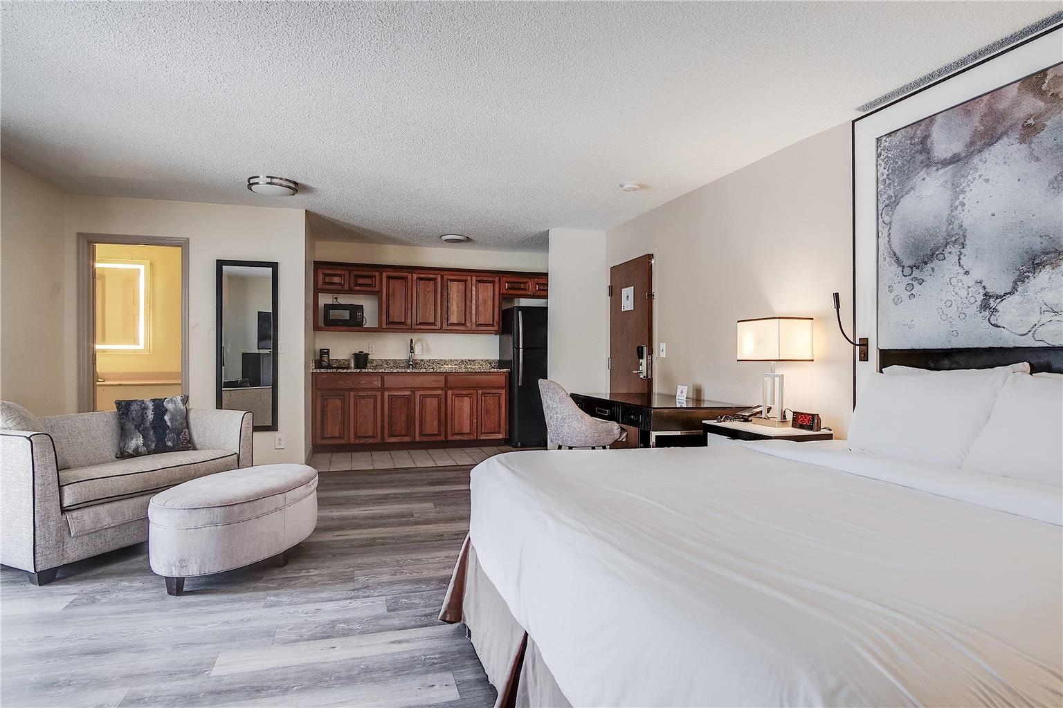 Cottonwood Suites Savannah Hotel & Conference Center - photo 12