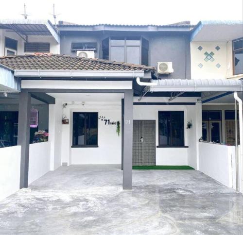 2 Storey Stylish Comfort Retreat ““AlmaImpianRia in Bukit Mertajam, Malaysia
