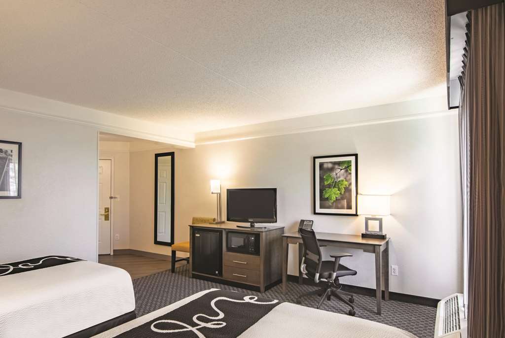 La Quinta Inn & Suites by Wyndham Oklahoma City Norman - photo 34