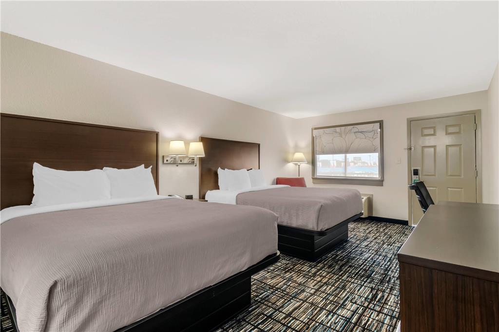 Quality Inn & Suites I 10 near Fiesta Texas - photo 10
