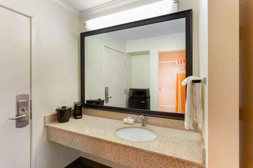 La Quinta Inn by Wyndham Chicago Willowbrook - photo 9