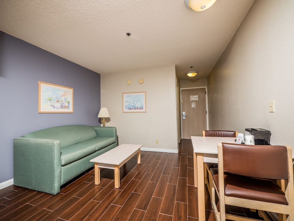 Microtel Inn & Suites by Wyndham Palm Coast I 95 - photo 7