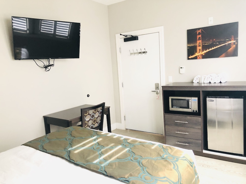 Bay Hotel - photo 15
