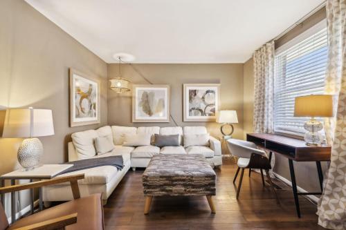 Belmont kings 1 mile to downtown and park free in Nashville, United States