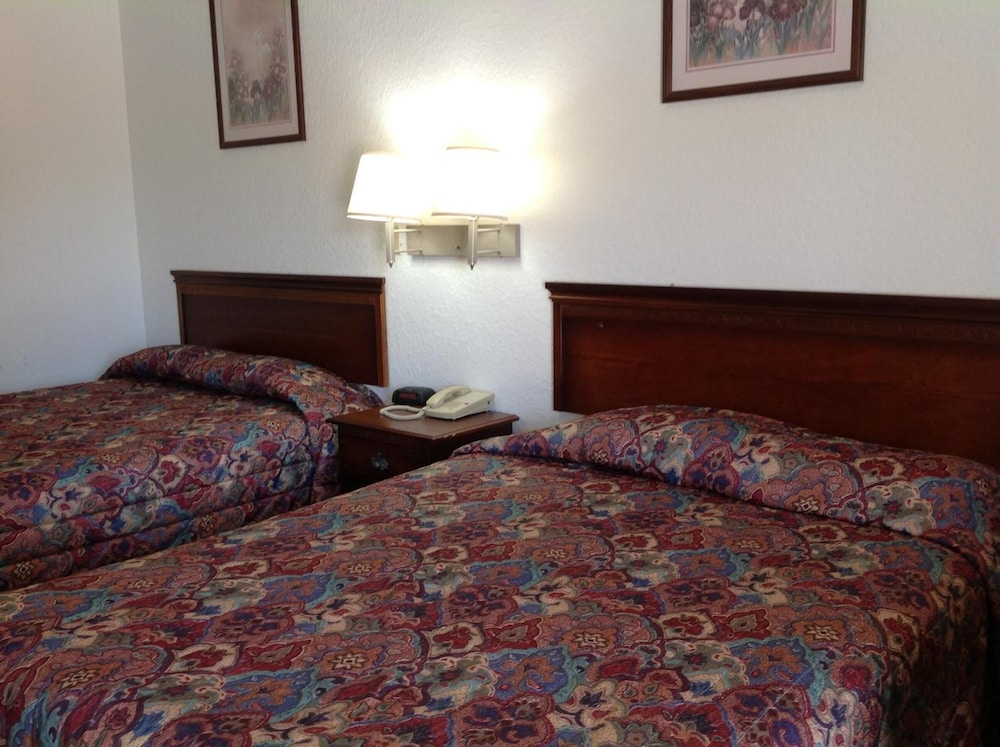 Budget Host Hempstead Inn - photo 11