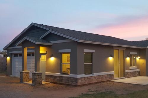 Two Bedroom guest house in Gilbert — 4-Star Luxury Hotel in Gilbert, United States