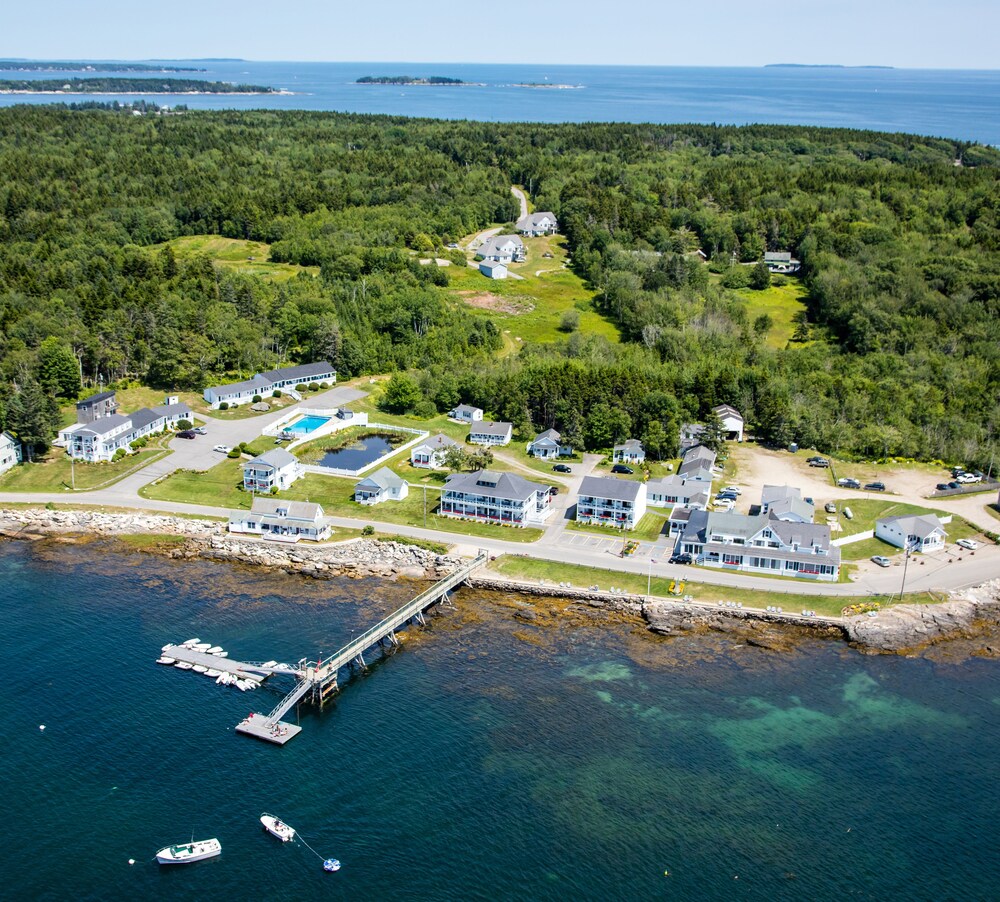 Bluebird Ocean Point Inn - photo 77
