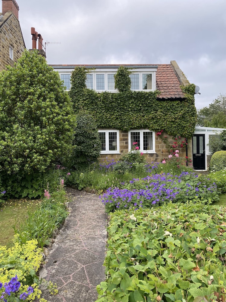 Scalby Grove Cottage — 4-Star Luxury Hotel in Scarborough, United Kingdom