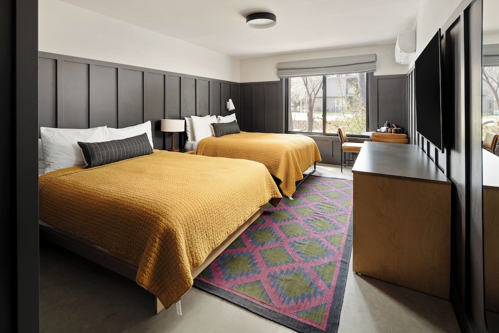 The Coachman Hotel - photo 12