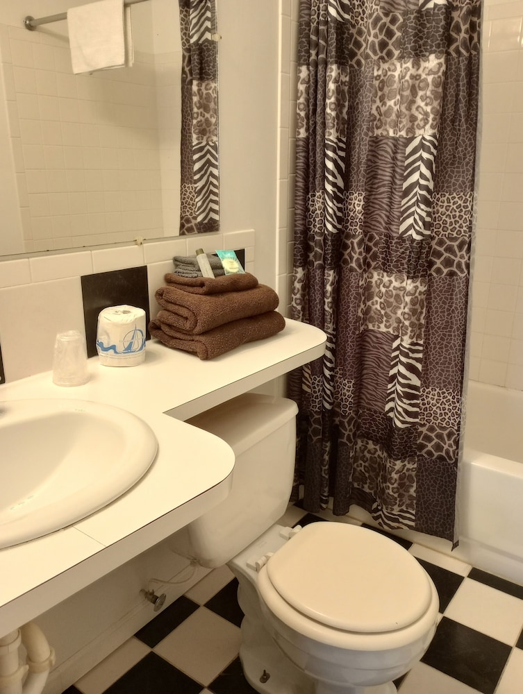 Harbor Beach Inn - photo 15