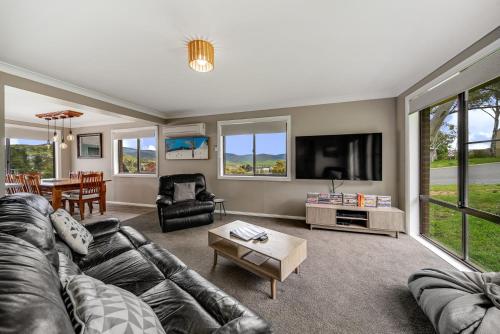 Petersdorf 2 Modern 2BR Townhouse l WiFi l Mountain Views — 4-Star Luxury Hotel in Jindabyne, Australia
