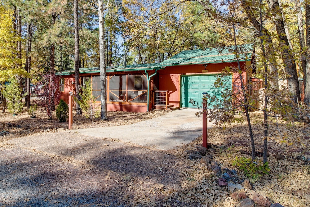 Pinetop lakeside Cabin Rental: Porch & Fire Pit - photo 8
