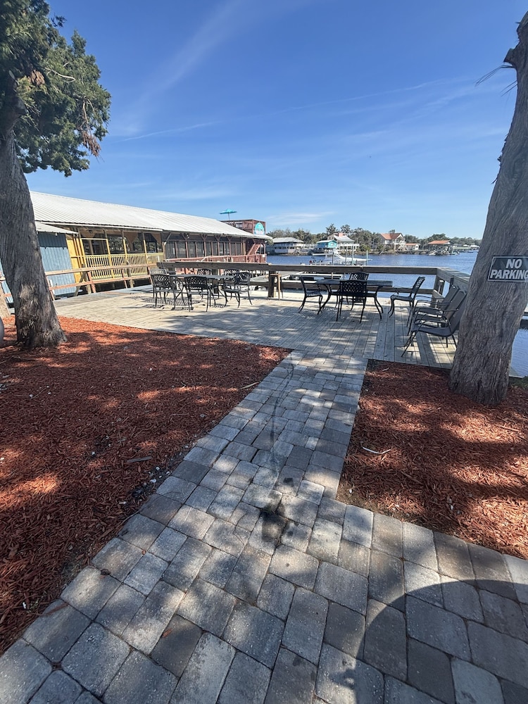 Good Times Motel and Marina - photo 17